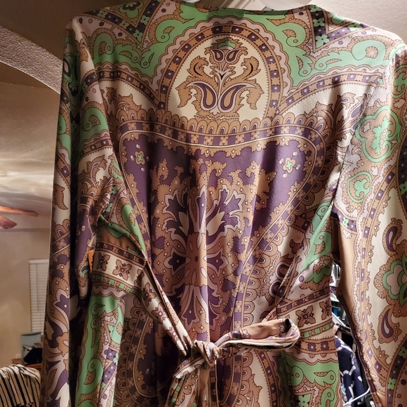 Blouse - Picture 2 of 3